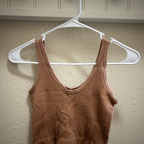 Urban Outfitters Brown Fitted Ribbed Tank Top - Picture 1 of 3